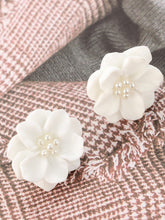 Camellia three-dimensional white flower pearl earrings