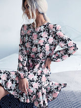 Women's short skirt long -sleeved dress