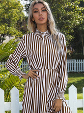Retro women's striped long -sleeved high -neck dress in the long style